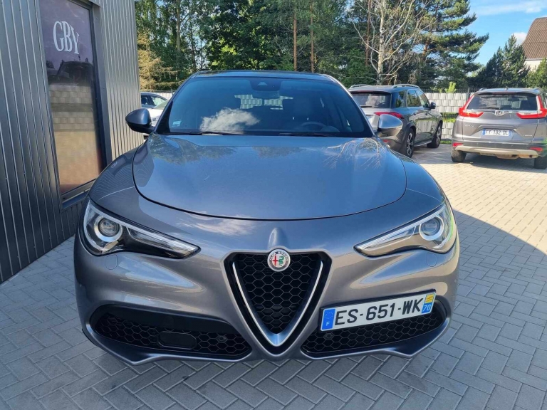 Alfa Romeo Stelvio , 2 l.